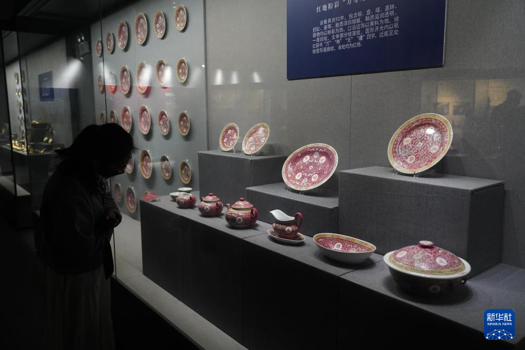 新中国时期景德镇外销瓷展举行
