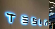 特斯拉自动驾驶再出事故 Model 3高速撞上侧翻货车
