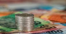 三大指数集体低开 中芯国际跌7.36%