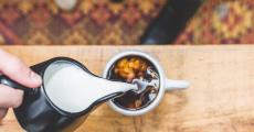 日本年轻人花式“嗑奶茶”
