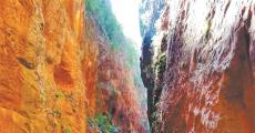 云南会泽雨碌大地缝旅游升温