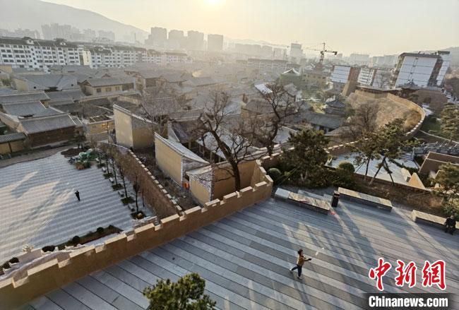 图为12月底，俯瞰天水古城西关片区内的古民居建筑群落。　冯志军 摄