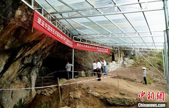图为贵州普定穿洞遗址考古发掘现场。　应腾摄